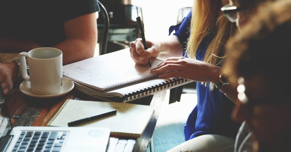 對企業家和CEO來說，重要的是不要忽略生成式AI（Generative AI）技術本身，以便將其廣泛應用於各個工作流程中。據《Entrepreneur》最新報道，以色列AI初創公司Verbit的CEO Tom Livne建議，初創企業可運用生成式AI，以用來擴大企業產品服務、提升員工生產力、準確預測市場趨勢三方面。